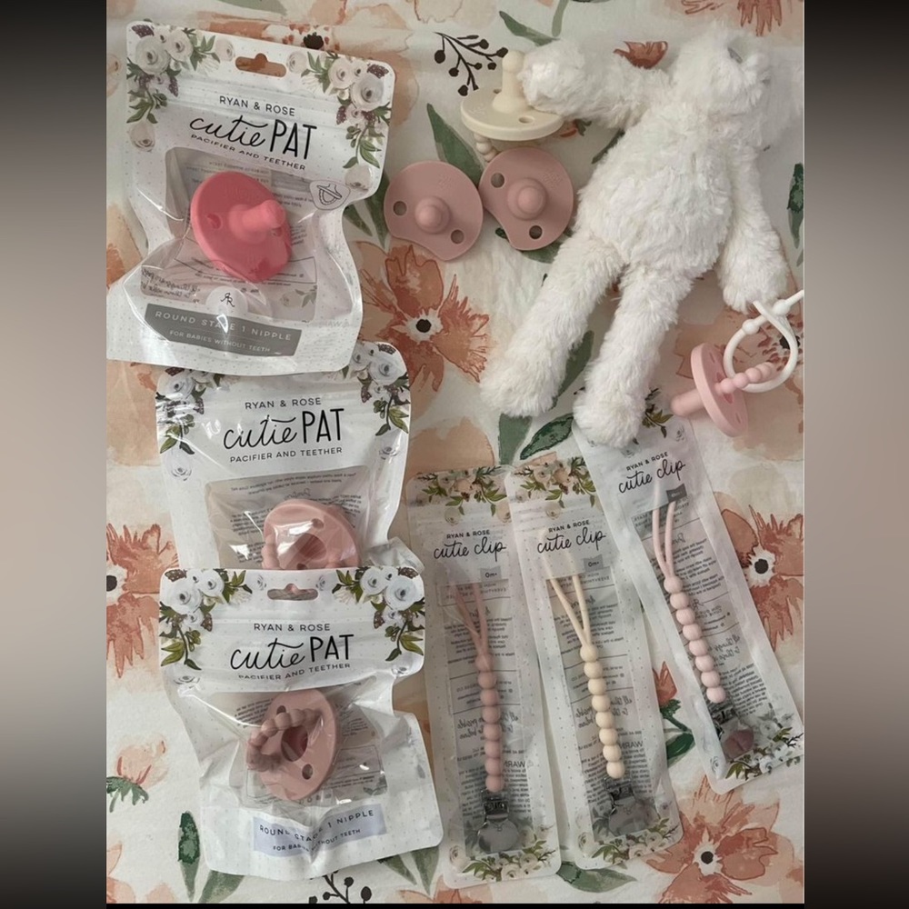 Ryan and Rose paci and accessories bundle